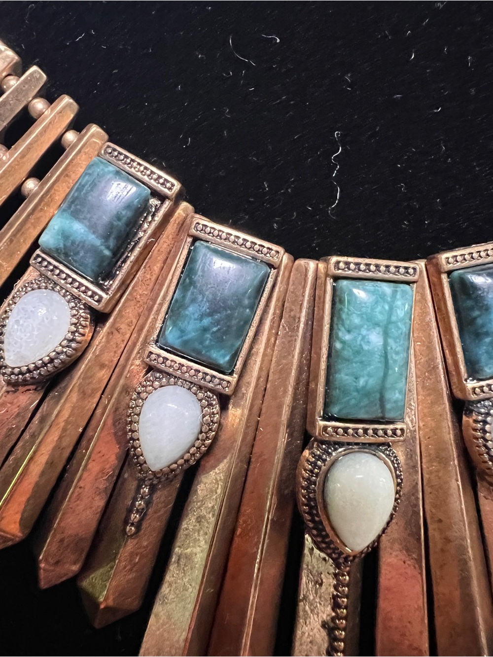Vintage Gold-Tone Necklace gemstones - Picture 4 of 7